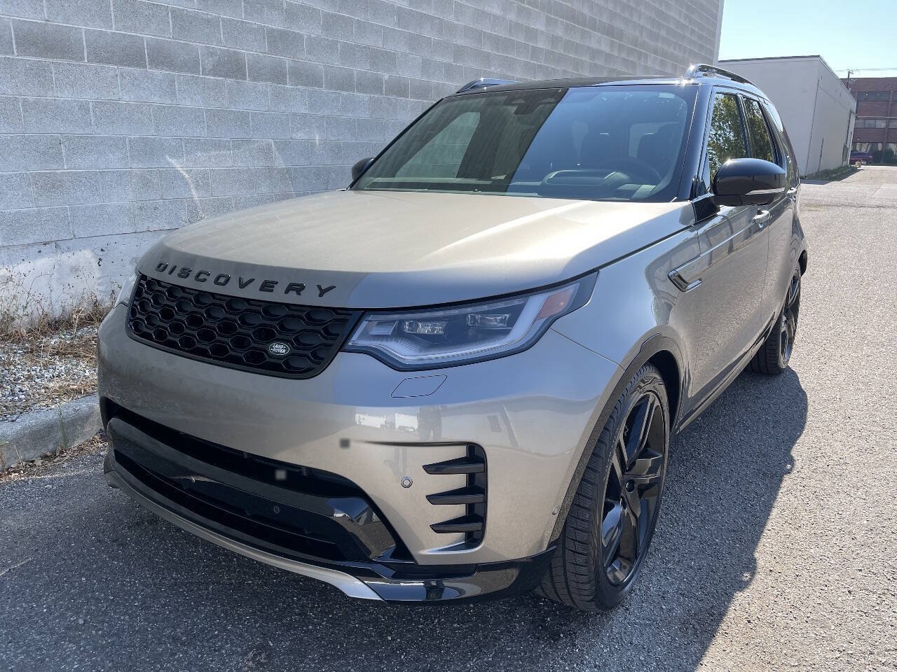 Used 2024 Land Rover Discovery Dynamic SE AWD/4WD image 8
