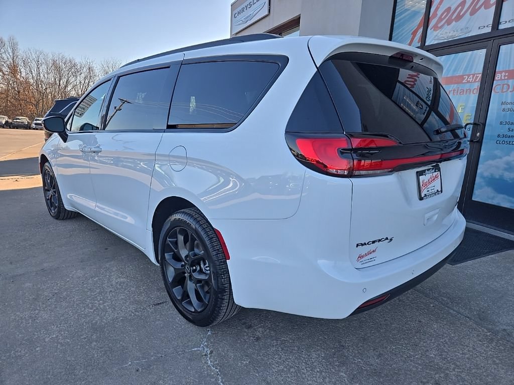 New 2026 Chrysler Pacifica Select w/ S Appearance Package AWD/4WD image 7