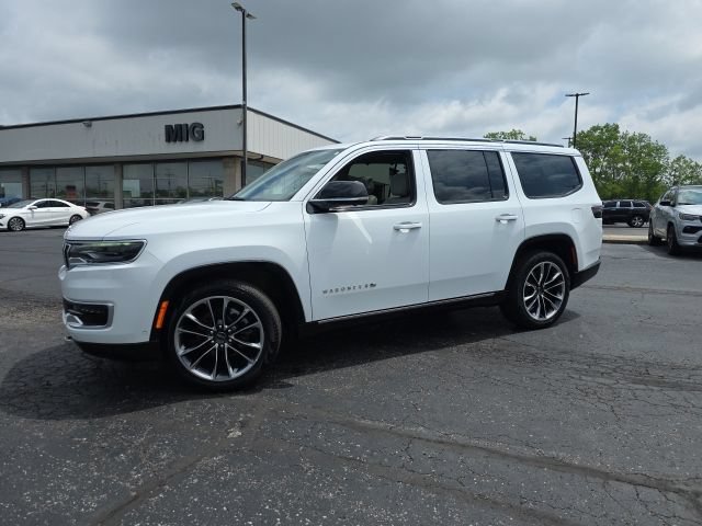 Used 2024 Jeep Wagoneer Series III w/ Premium Group I AWD/4WD image 3