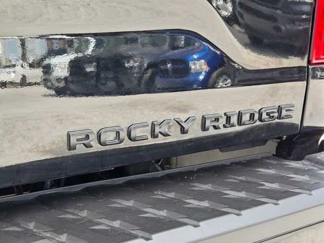 Used 2021 Nissan Titan SV w/ SV Convenience Package image 13