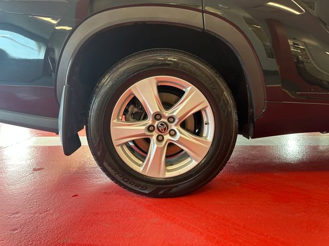 Certified 2021 Toyota Highlander L image 28