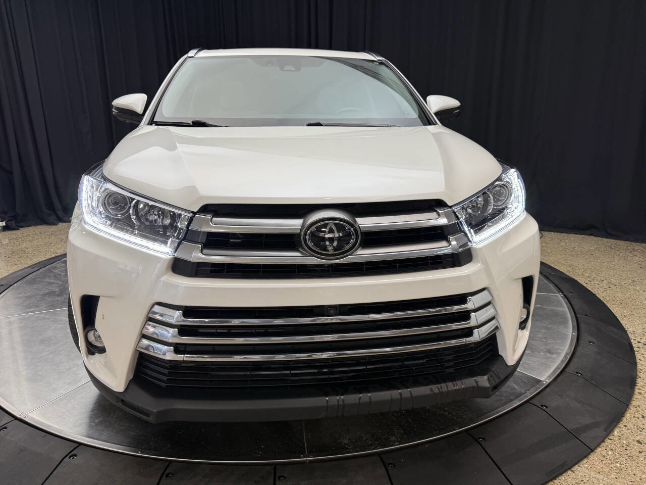 Used 2019 Toyota Highlander Limited Platinum AWD/4WD image 17
