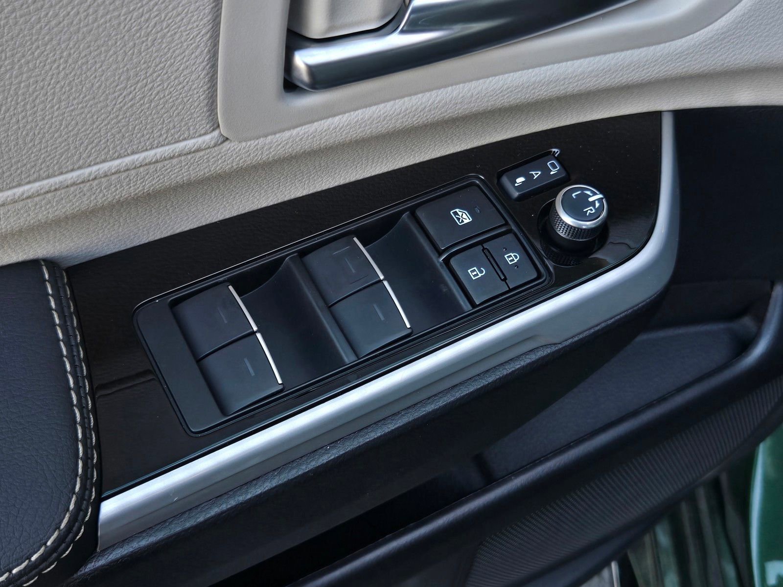 Certified 2026 Toyota Sienna Platinum image 10