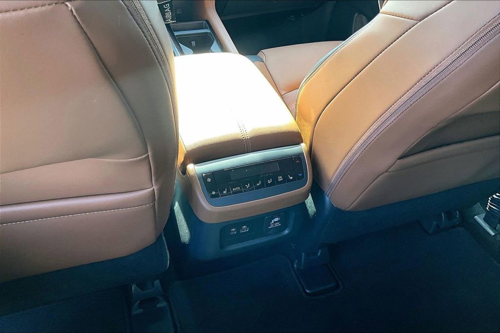 Used 2025 Nissan Pathfinder Platinum image 34