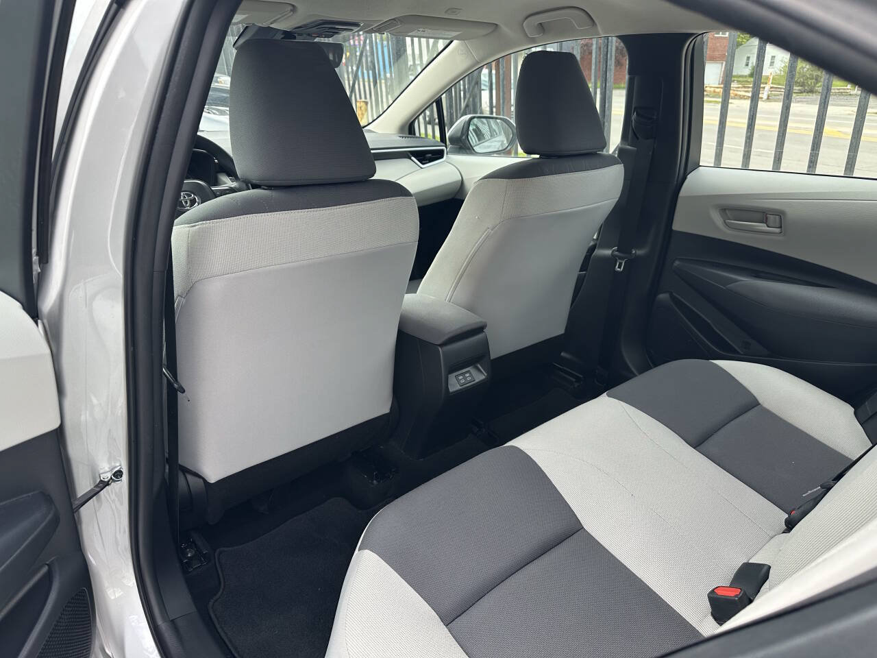 Used 2023 Toyota Corolla LE w/ Carpet Mat Package (TMS) FWD image 29