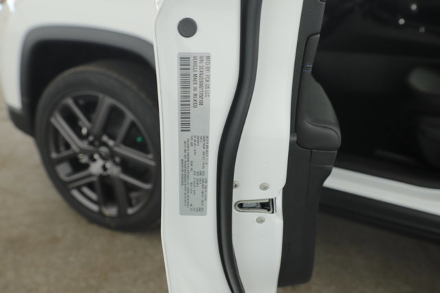 New 2026 Jeep Compass Latitude image 18