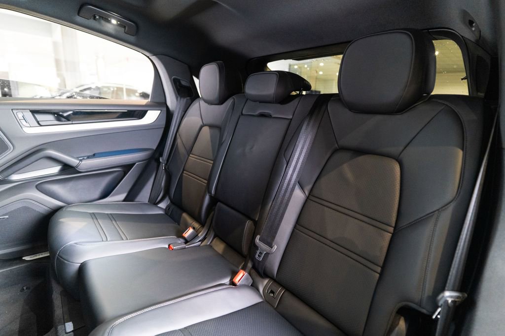 Certified 2025 Porsche Cayenne Coupe image 35