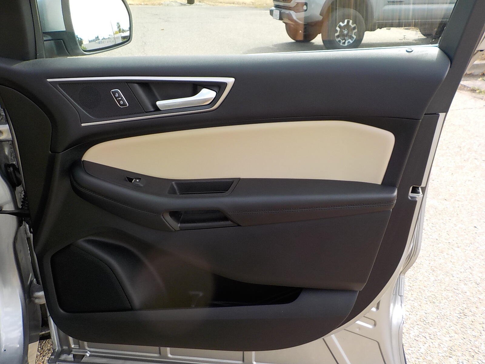 Used 2022 Ford Edge SEL AWD/4WD image 16