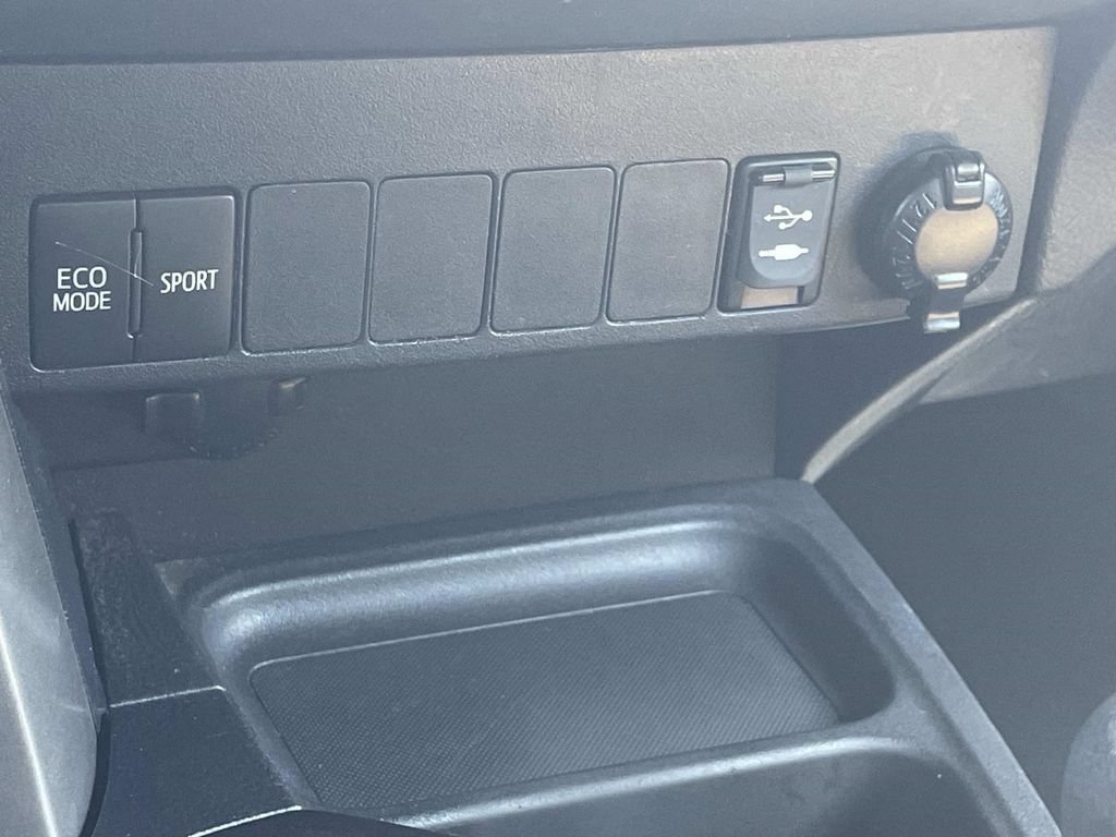 Used 2018 Toyota RAV4 XLE FWD image 23