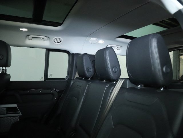 Certified 2023 Land Rover Defender 130 SE AWD/4WD image 19