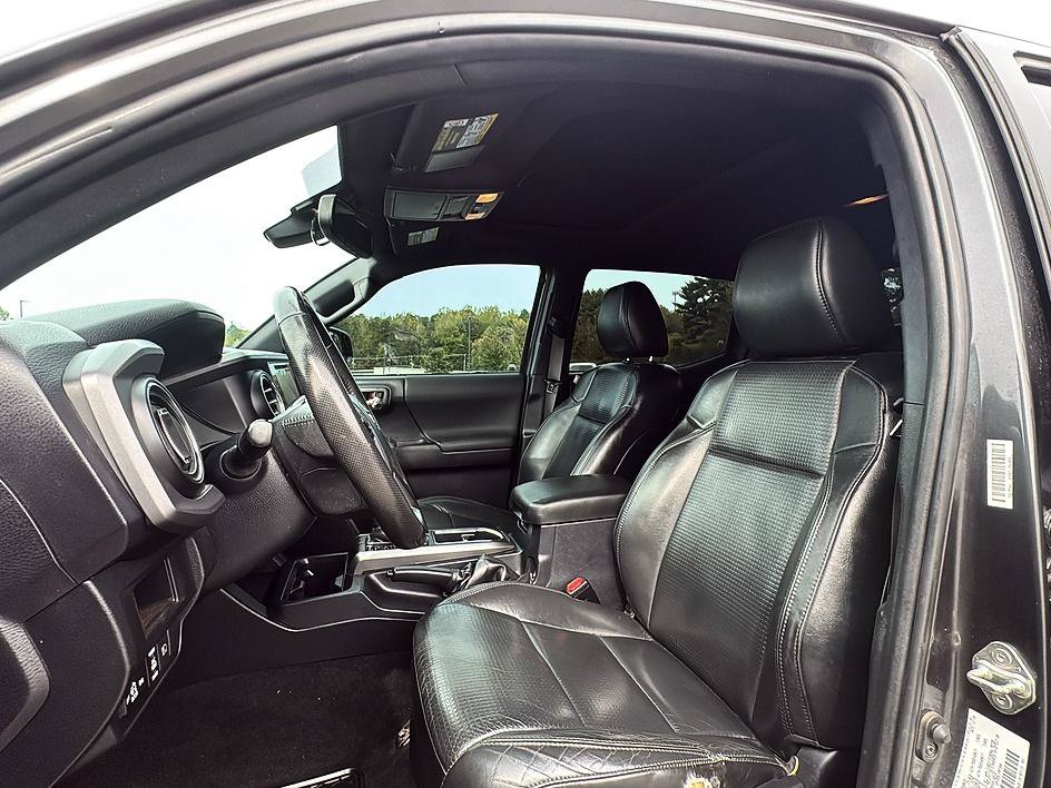 Used 2019 Toyota Tacoma TRD Sport AWD/4WD image 14