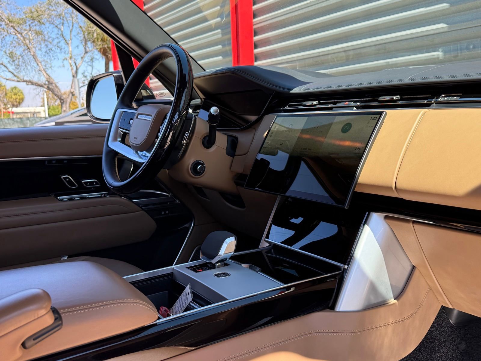 Used 2024 Land Rover Range Rover Long Wheelbase Autobiography image 20