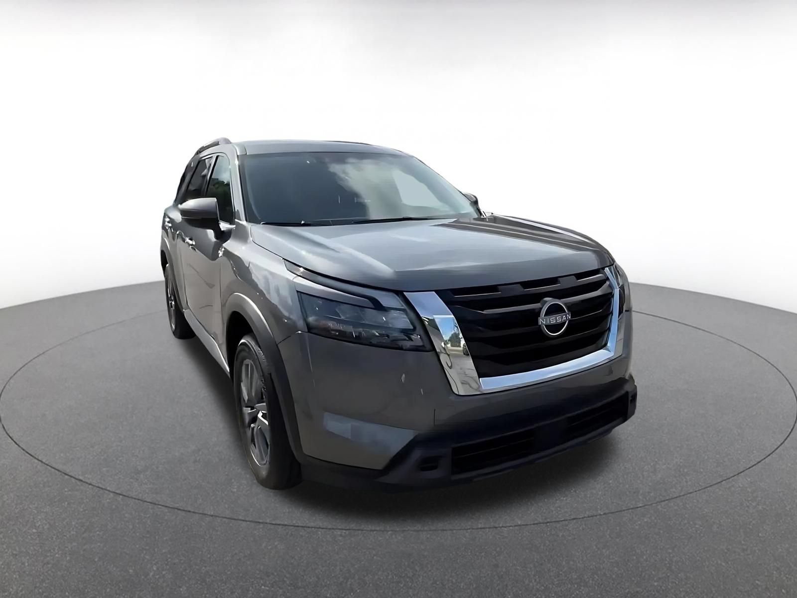 Used 2025 Nissan Pathfinder SV FWD image 3