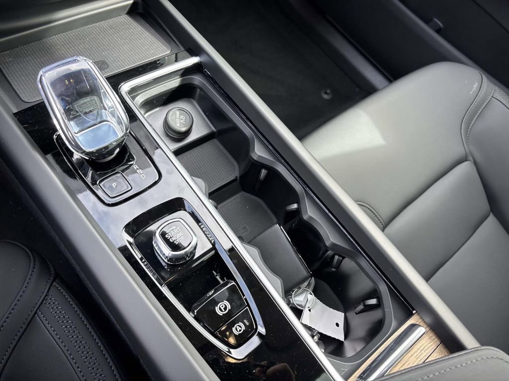New 2026 Volvo XC60 B5 Plus w/ Protection Package Premier image 22