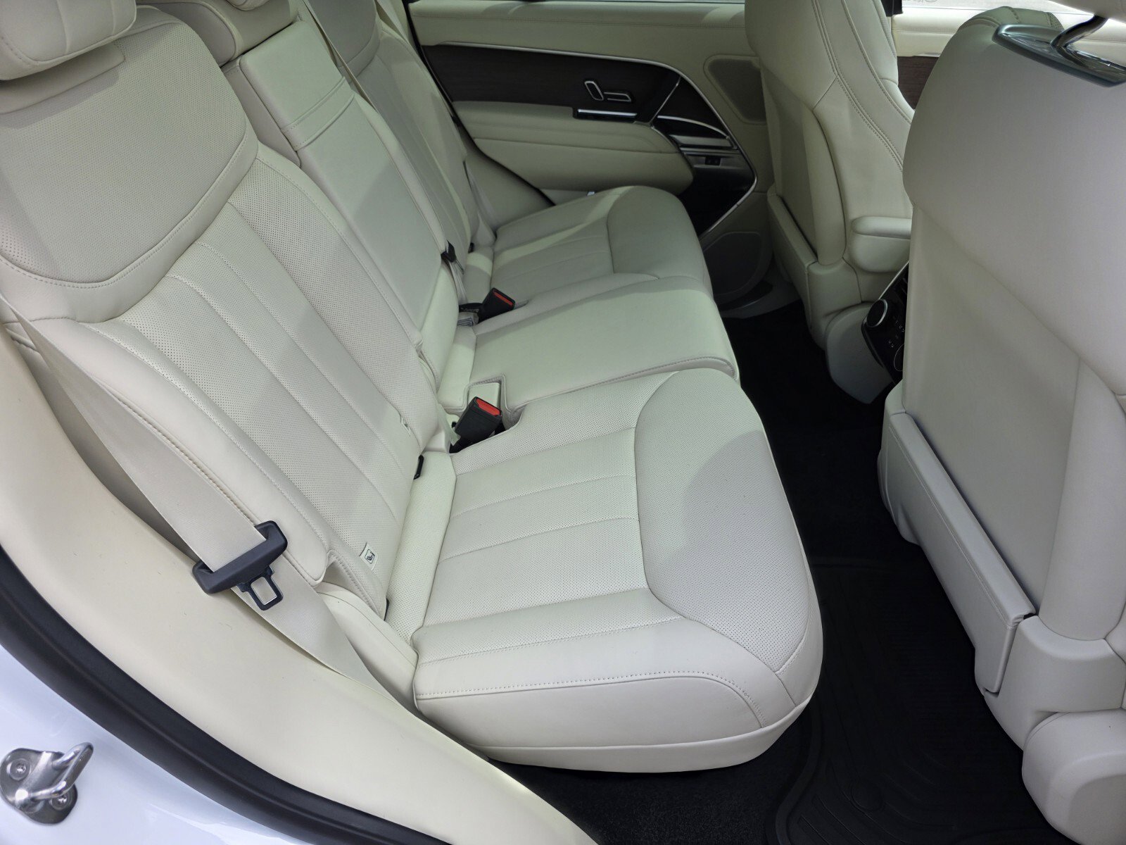 New 2026 Land Rover Range Rover SE image 5