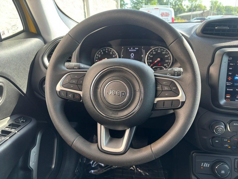 Used 2023 Jeep Renegade Latitude AWD/4WD image 16