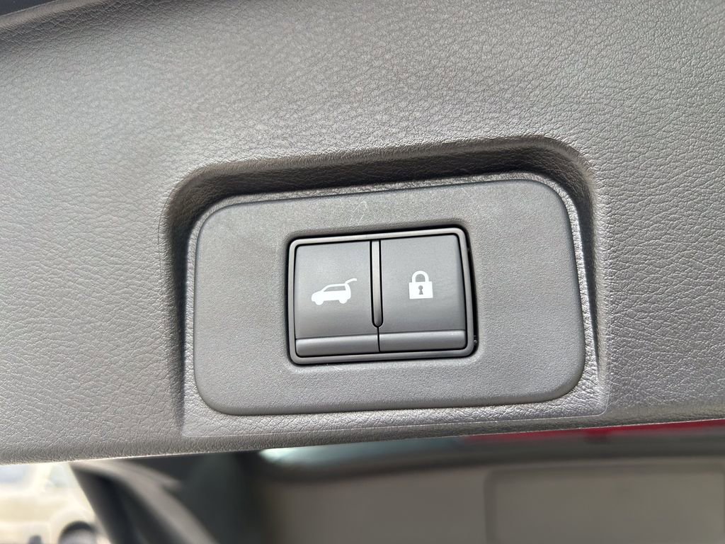 Used 2024 Nissan Rogue SV image 17