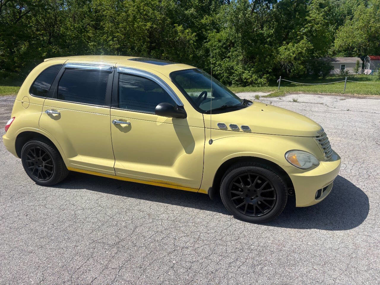 Used 2007 Chrysler PT Cruiser Limited FWD image 4