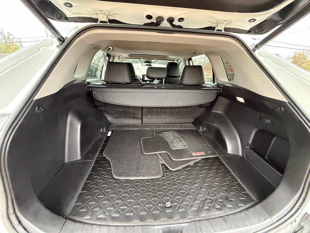 Used 2022 Toyota RAV4 XLE w/ Convenience Package FWD image 25