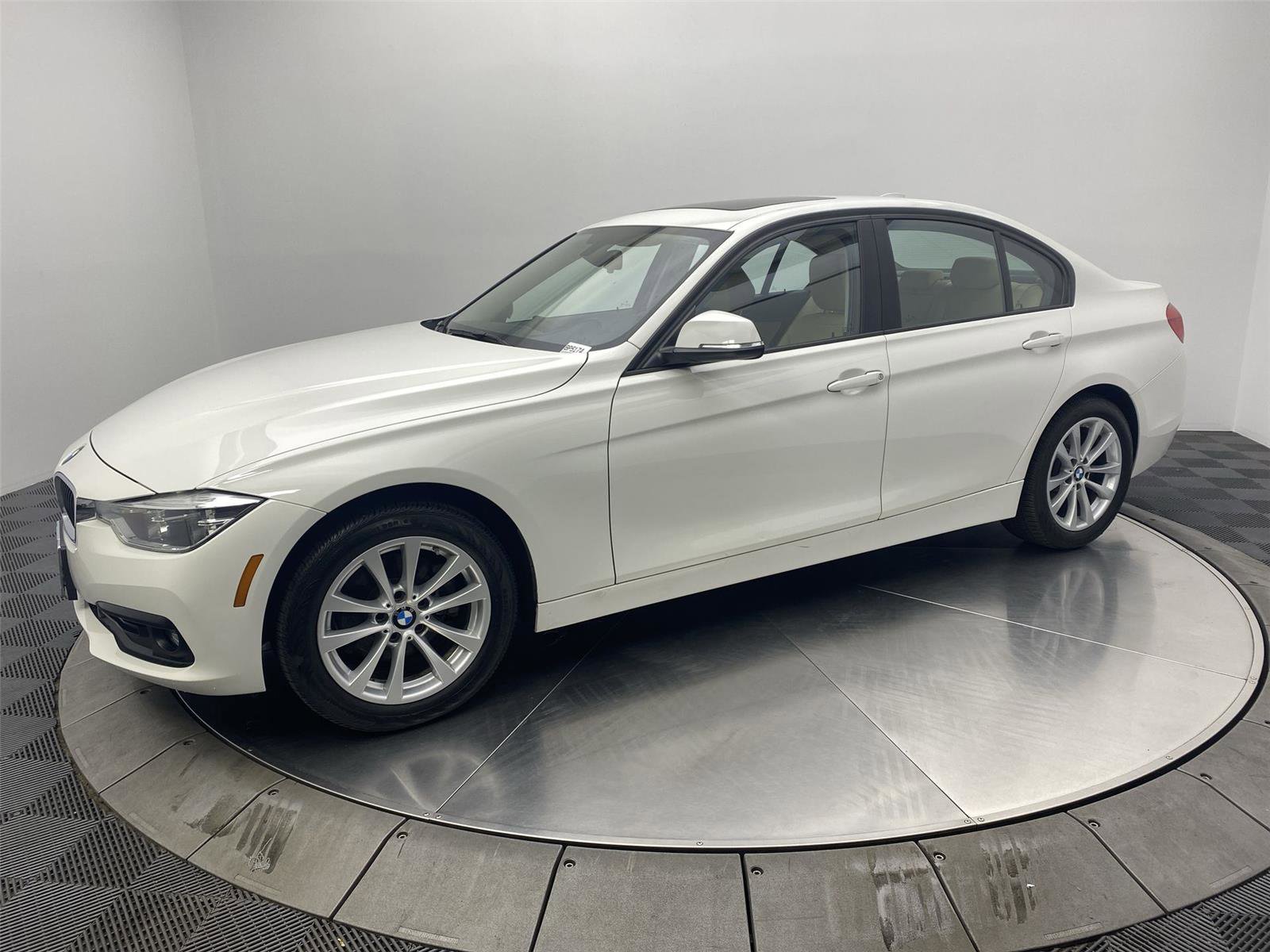 Used 2018 BMW 320i Sedan w/ Convenience Package image 1