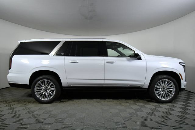 Used 2026 Cadillac Escalade ESV Luxury w/ LPO, Floor Liner Package AWD/4WD image 6