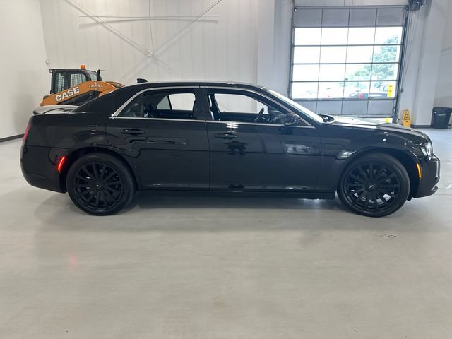 Used 2015 Chrysler 300 Limited w/ 300 Premium Group AWD/4WD image 4