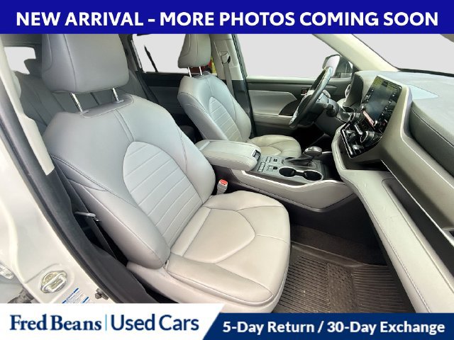 Used 2022 Toyota Highlander XLE AWD/4WD image 36