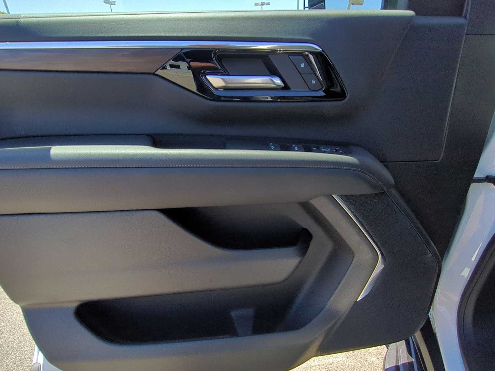 New 2026 Chevrolet Suburban LS RWD image 10