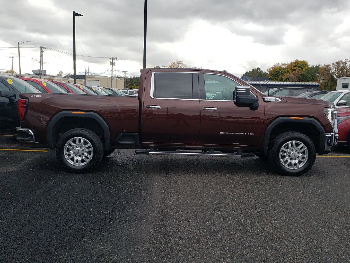 Used 2024 GMC Sierra 2500 SLT w/ SLT Premium Package image 5