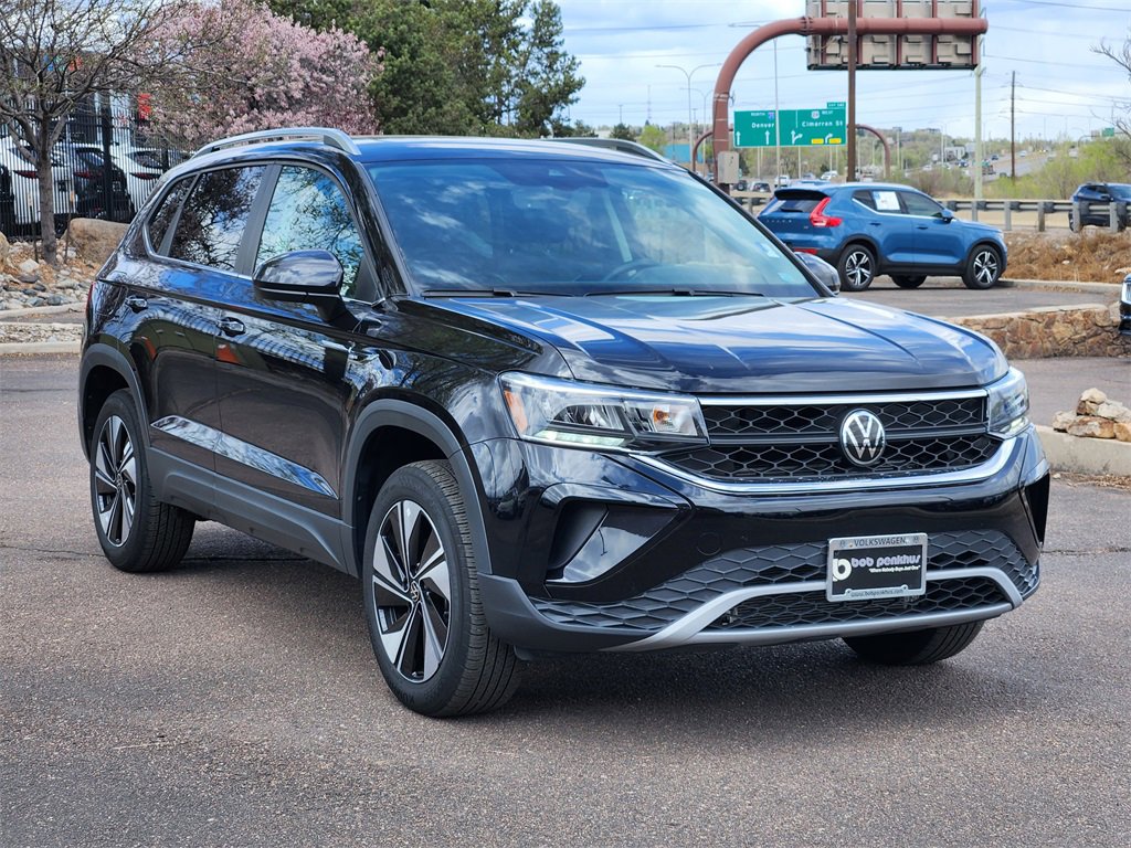 New 2024 Volkswagen Taos SE image 1