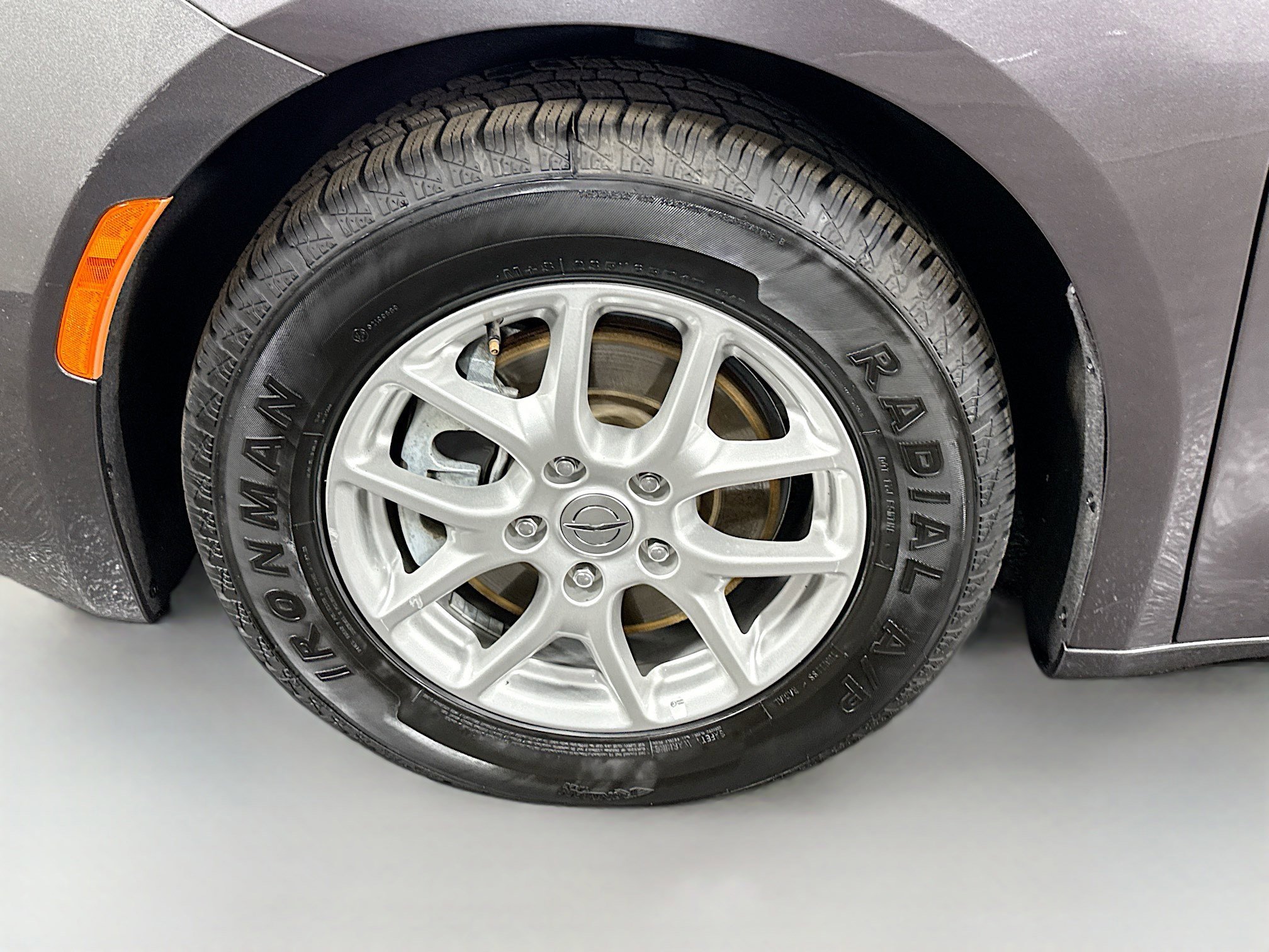 Used 2023 Chrysler Voyager LX image 36