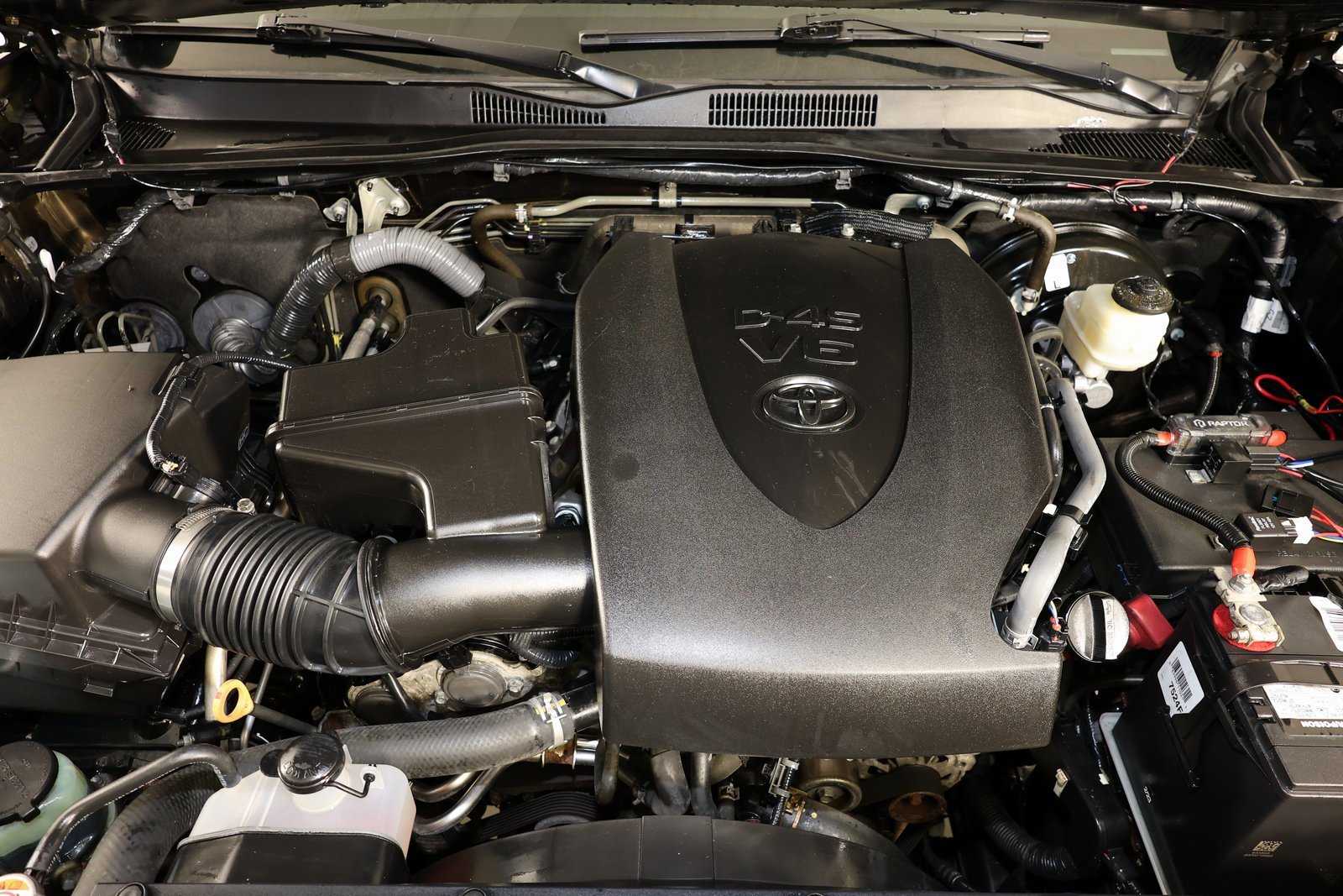 Used 2017 Toyota Tacoma SR image 33