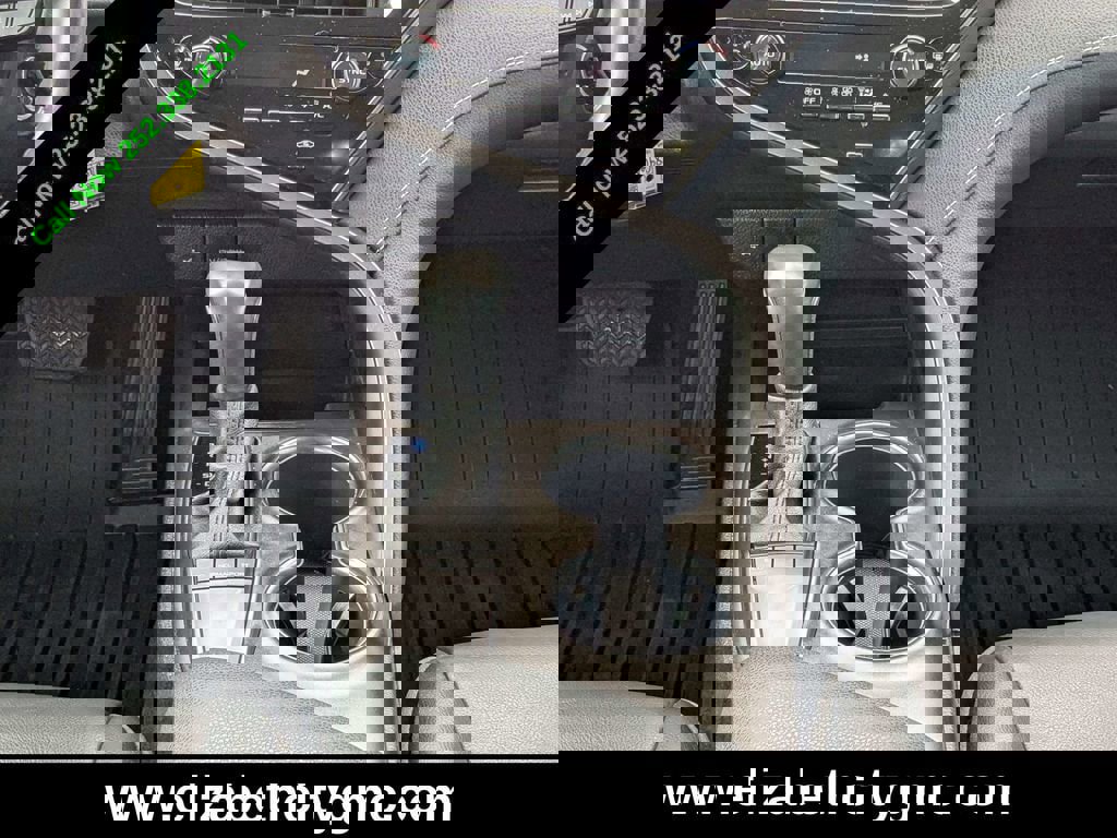 Used 2024 Toyota Camry SE image 19