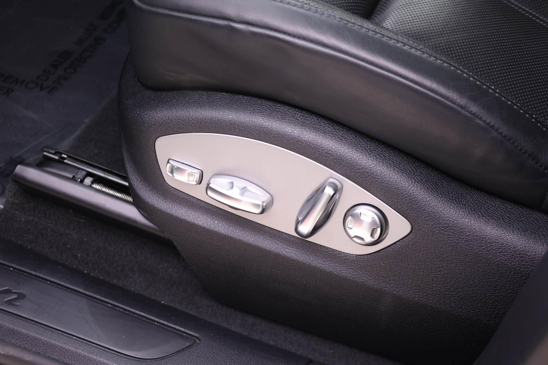 Certified 2024 Porsche Macan image 19