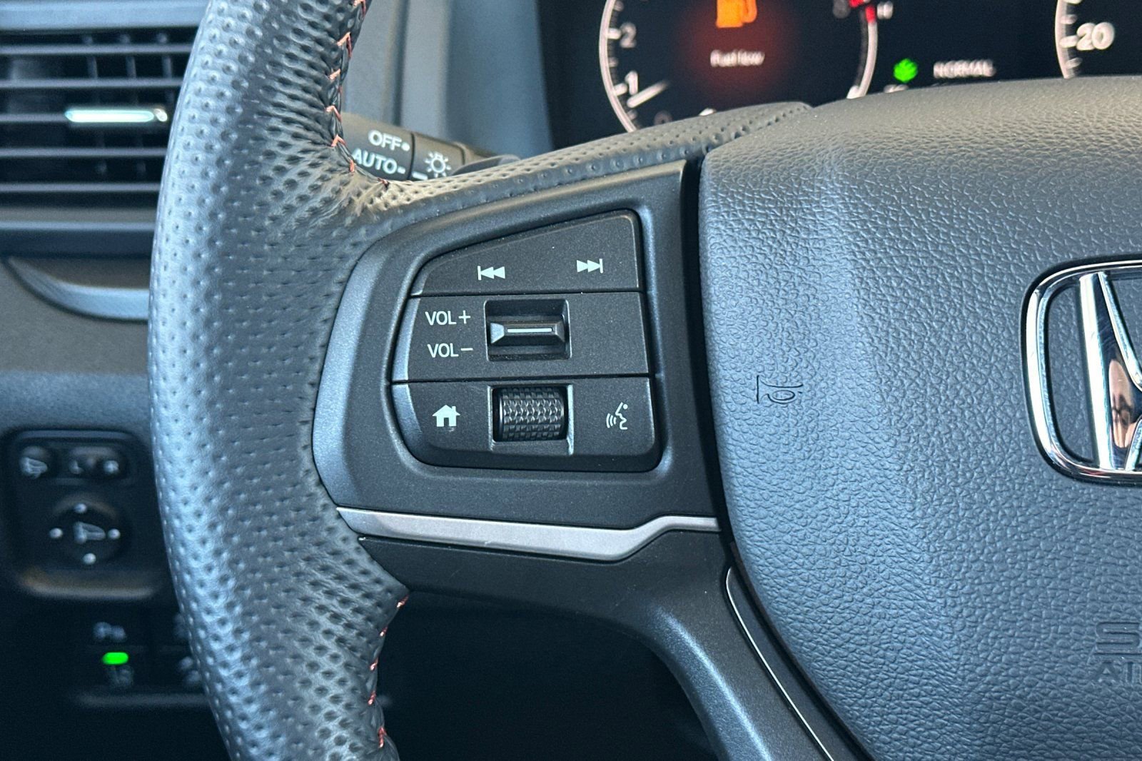 Used 2025 Honda Ridgeline TrailSport image 28