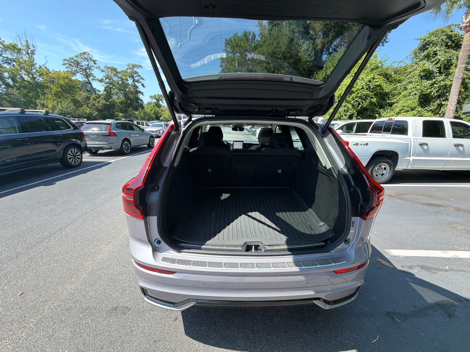 Certified 2026 Volvo XC60 B5 Plus AWD/4WD image 58