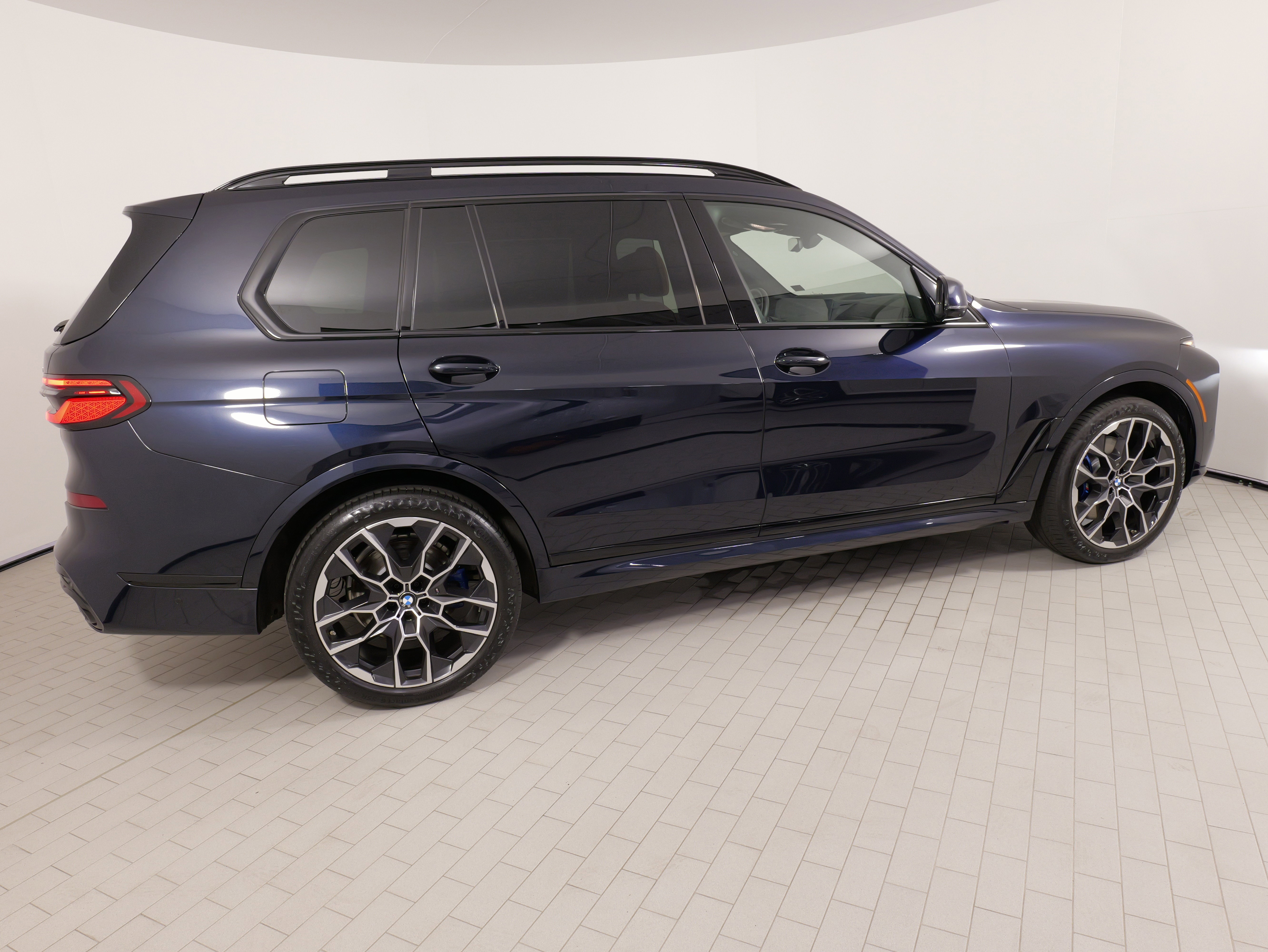 Used 2026 BMW X7 xDrive40i w/ Executive Package AWD/4WD image 10