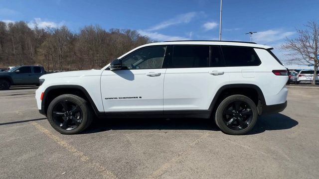 Used 2023 Jeep Grand Cherokee L Laredo AWD/4WD image 5