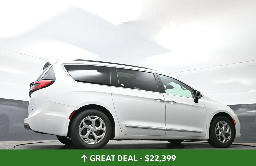 Used 2023 Chrysler Pacifica Limited FWD image 57