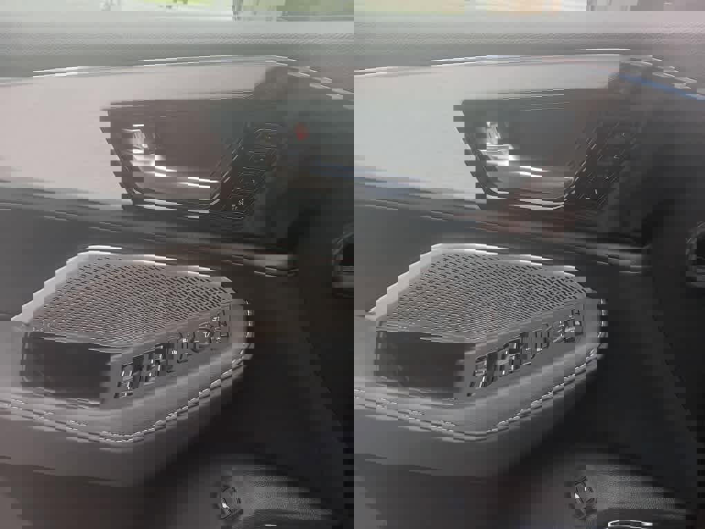 Used 2023 Acura MDX SH-AWD w/ Technology Package image 34