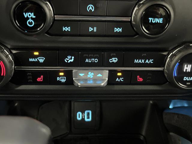 Used 2023 Ford Bronco Black Diamond image 7