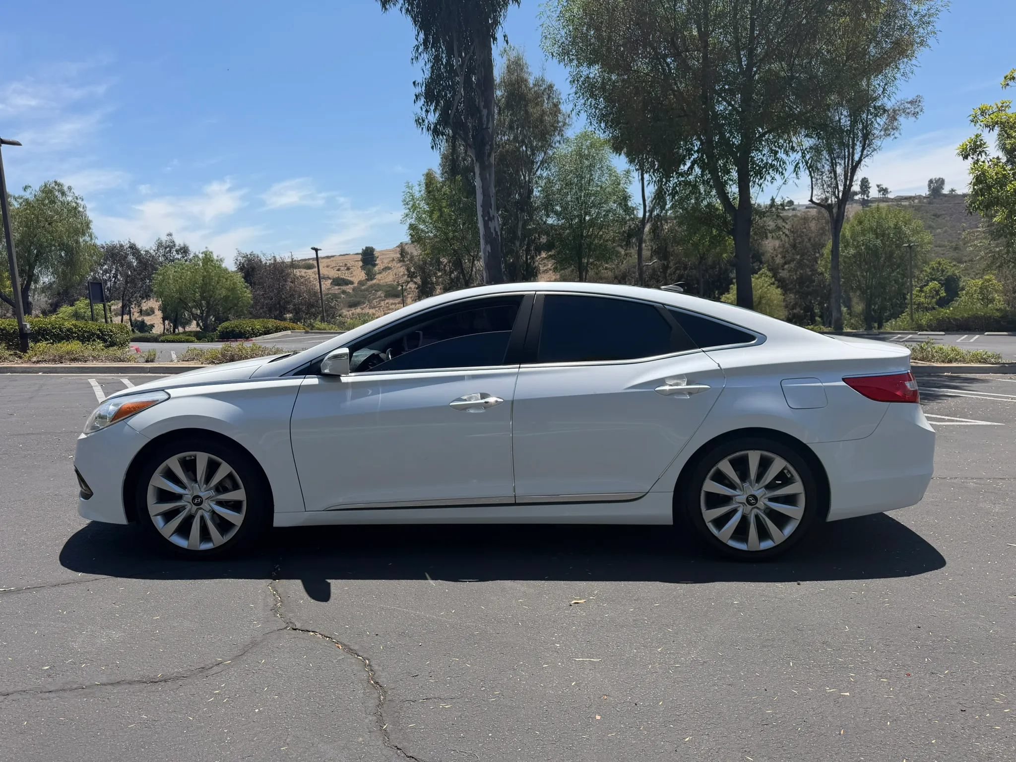 Used 2016 Hyundai Azera Limited FWD image 2