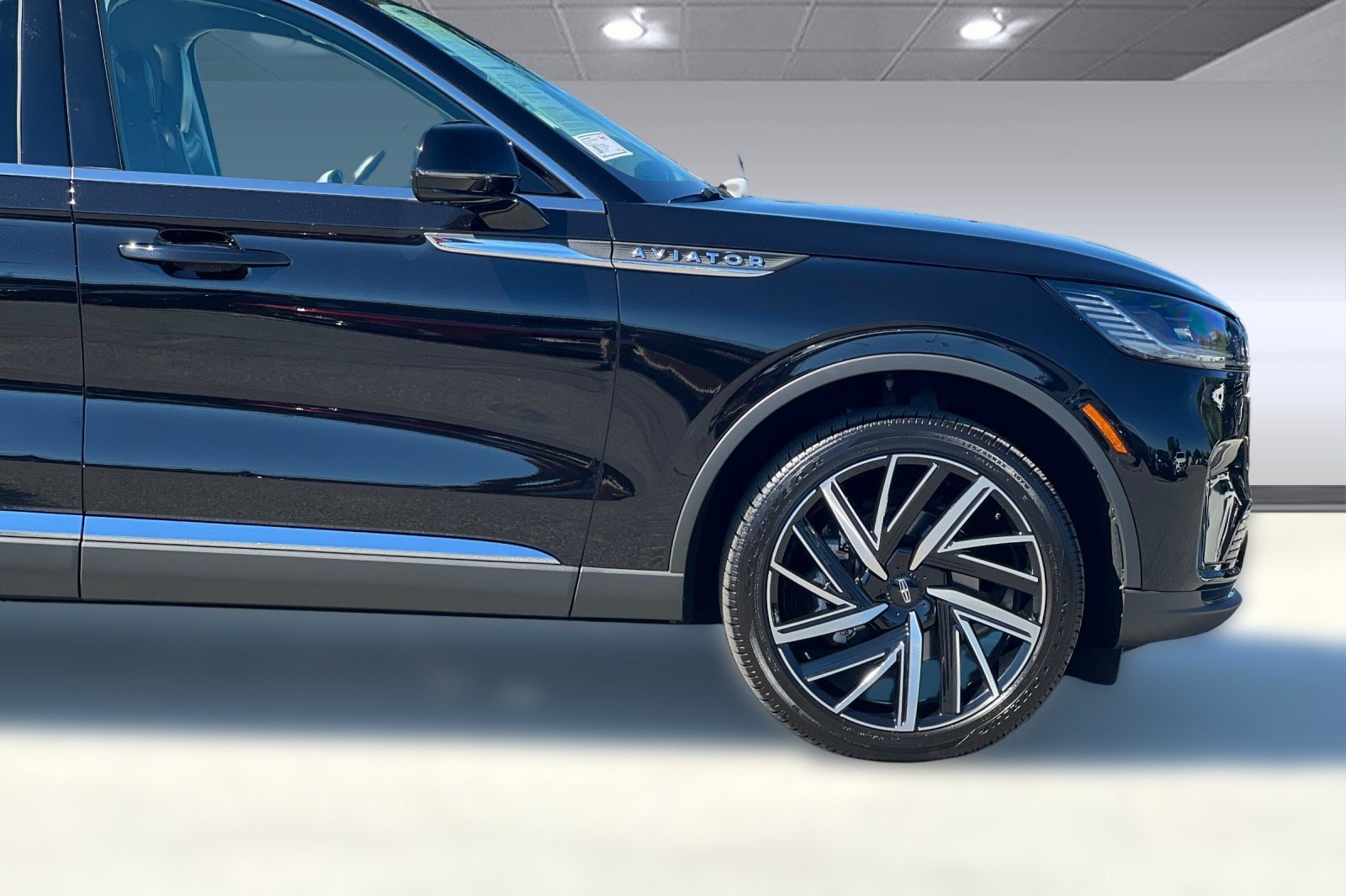 Used 2026 Lincoln Aviator Reserve AWD/4WD image 35