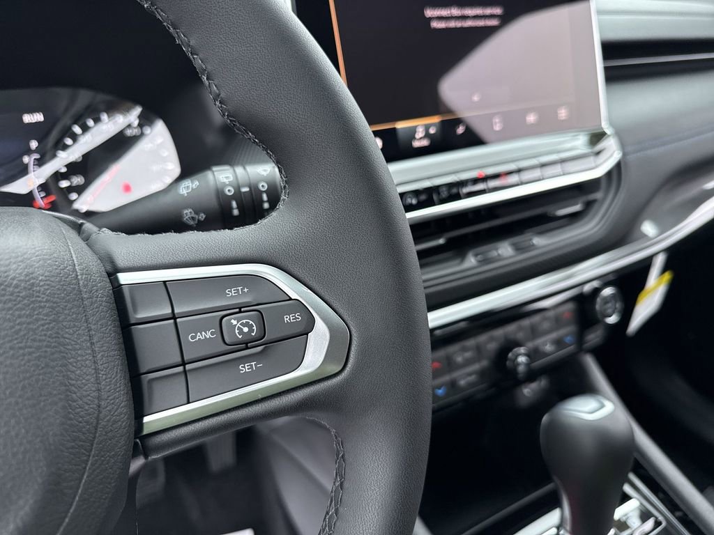 New 2026 Jeep Compass Latitude image 13