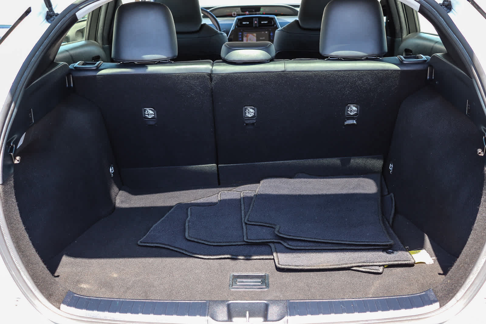 Used 2017 Toyota Prius Four Touring w/ Preferred Accessory Package FWD image 26
