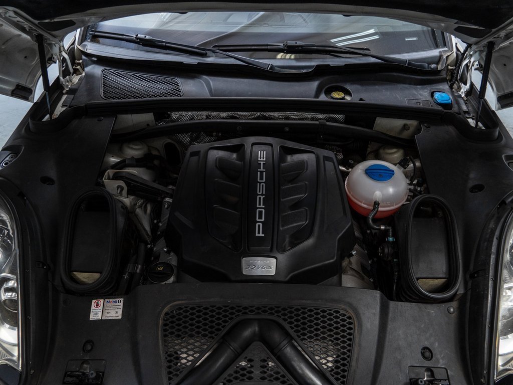 Used 2017 Porsche Macan S image 30