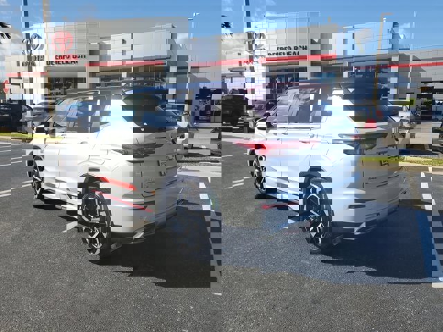 Used 2024 Mitsubishi Outlander SE image 3