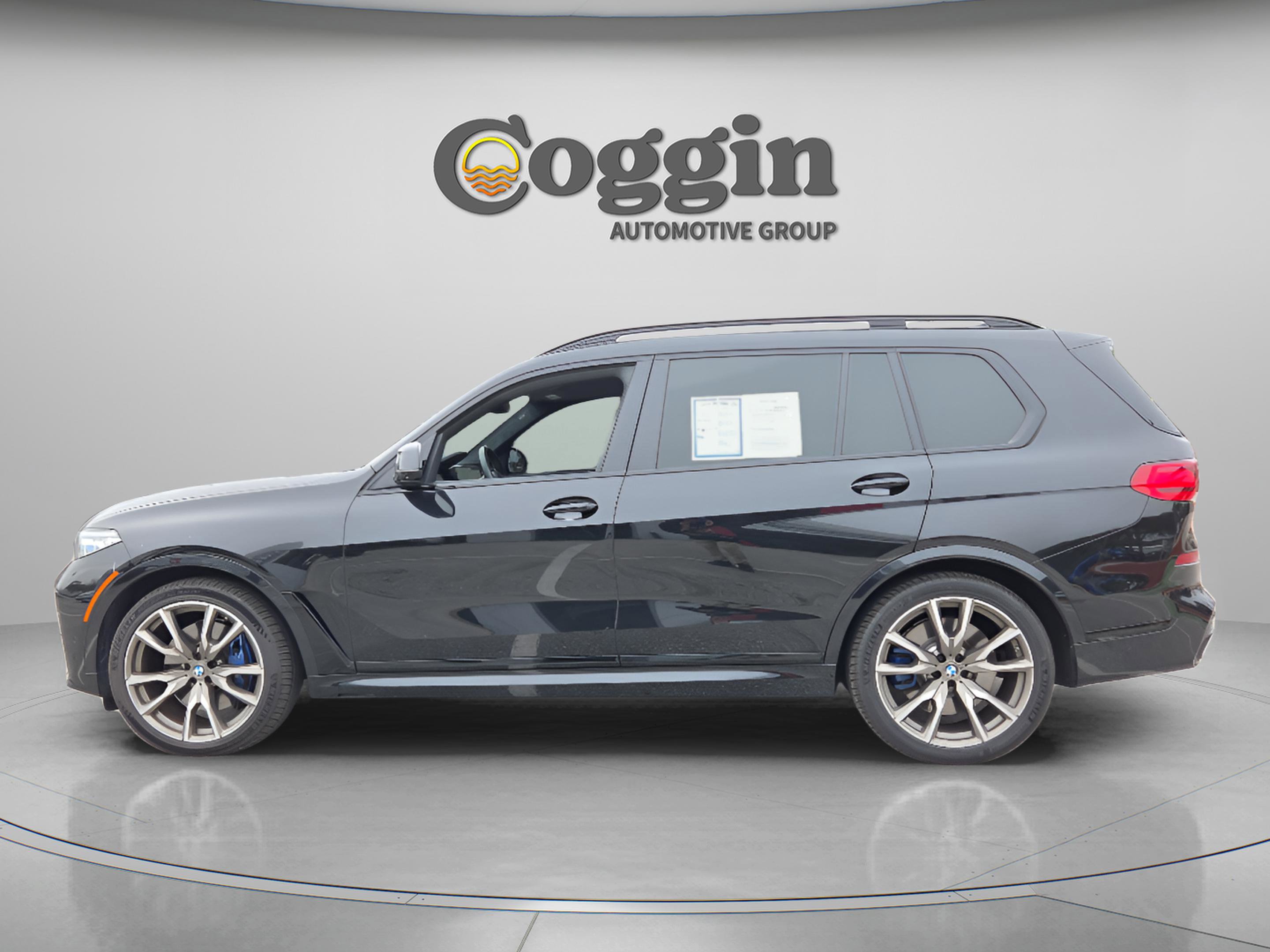 Used 2022 BMW X7 M50i w/ Luxury Seating Package image 3