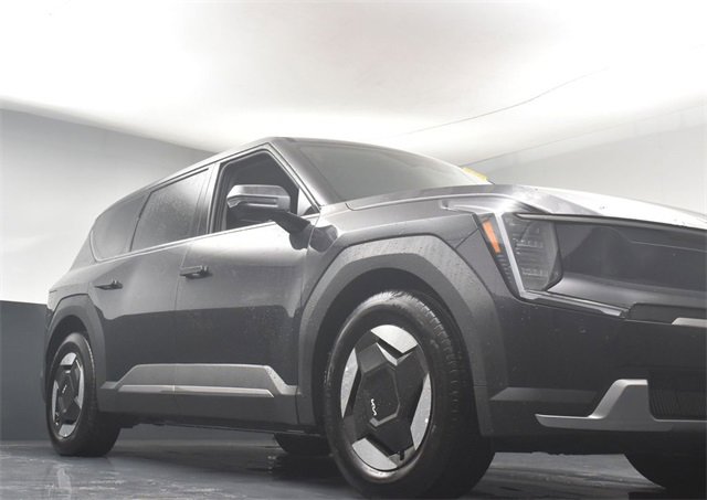 Certified 2026 Kia EV9 Light image 32