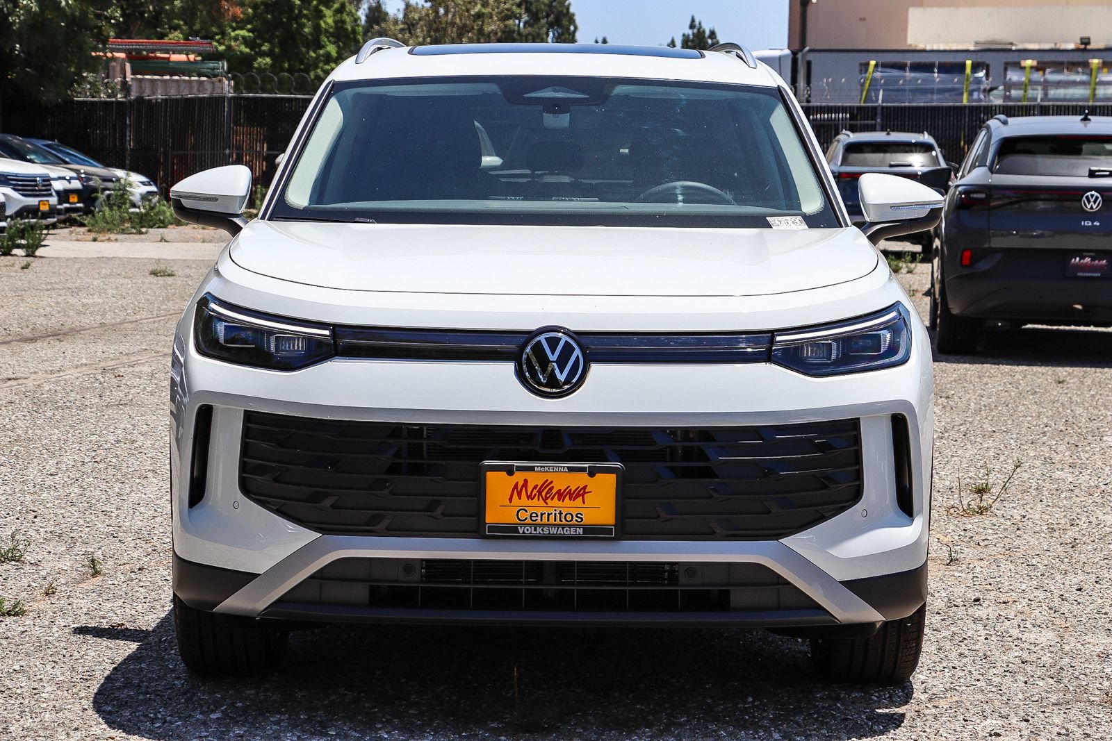 New 2026 Volkswagen Tiguan SE FWD image 2